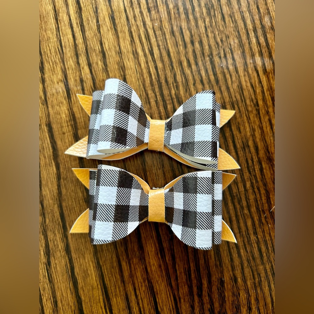 SOLD•Shoe Bow Clips